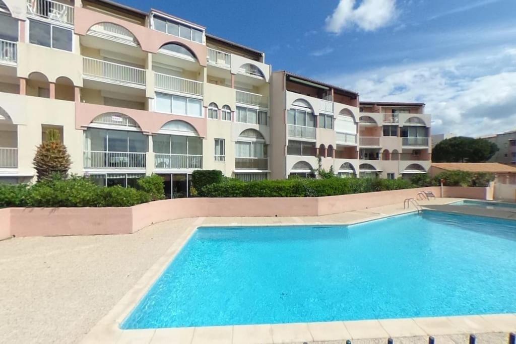 Amoureva F30, T2, Parking, Clim, Piscine *